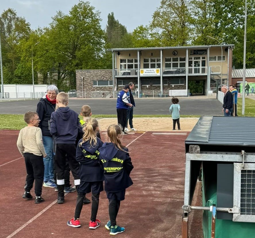 Kampfrichterhelferlehrgang 26. April 2024 Auf der Sportanlage „Am Aermen Düwel